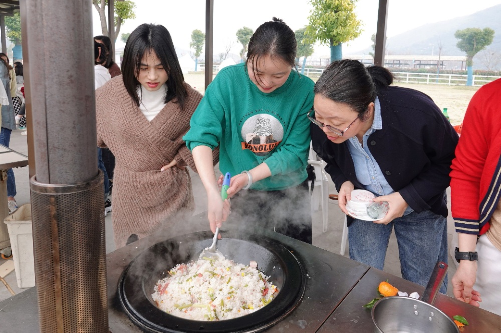 环球国际科技开展“赴春日之约，，，，，，绽巾帼青春”三八妇女节运动_2023_环球国际资讯_新闻资讯_环球国际