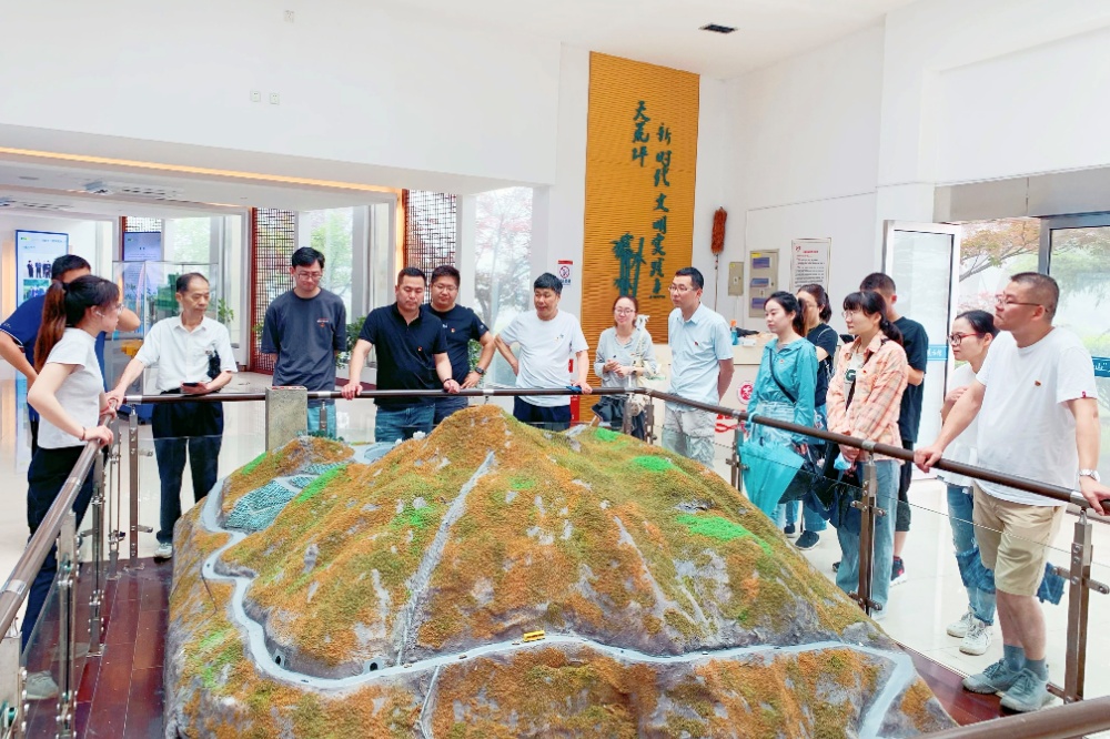 重温“两山”理论，，，同谋绿色生长——环球国际科技党支部赴安吉余村开展主题党日运动_2023_环球国际资讯_新闻资讯_环球国际