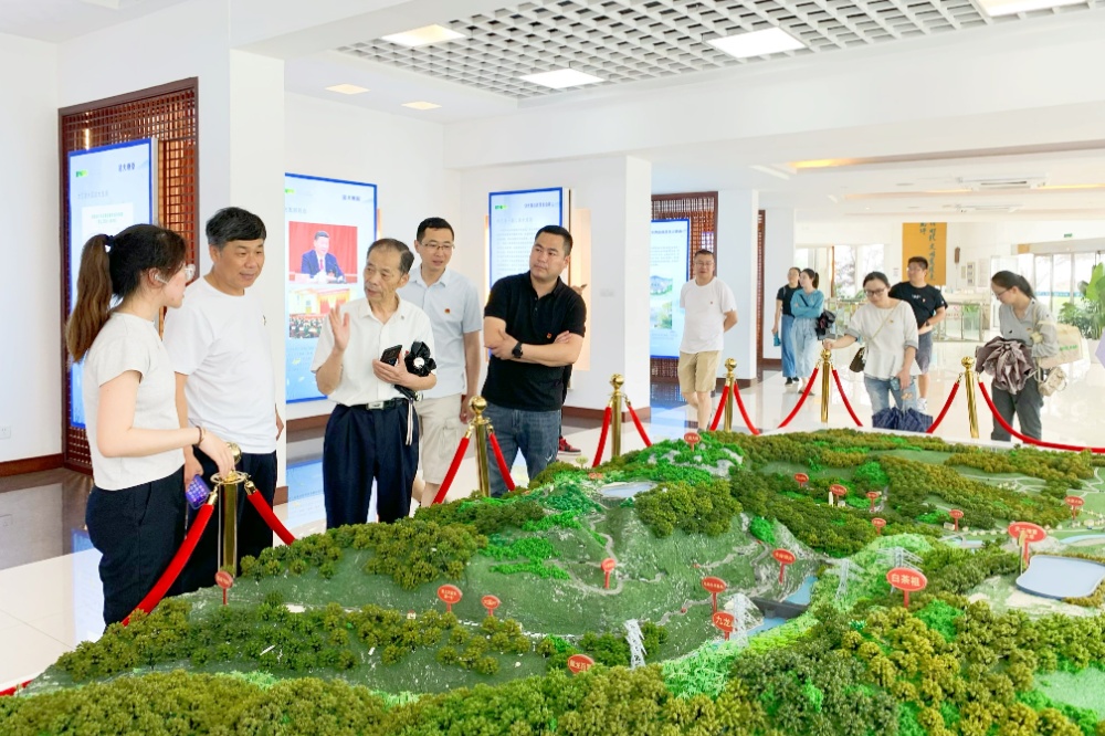 重温“两山”理论，，，同谋绿色生长——环球国际科技党支部赴安吉余村开展主题党日运动_2023_环球国际资讯_新闻资讯_环球国际