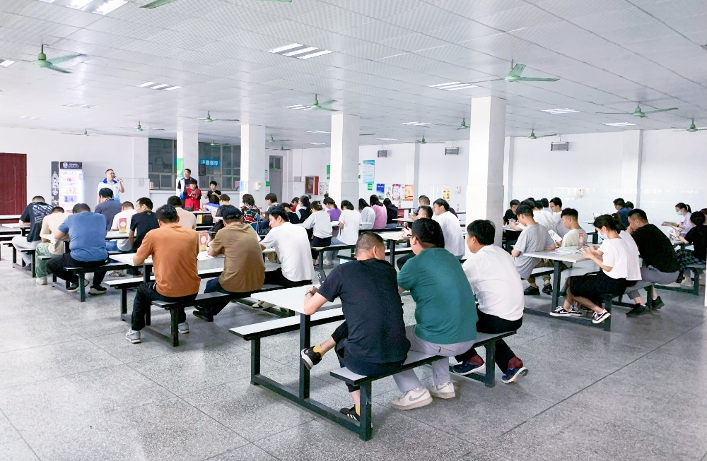 反诈宣传在行动，，，垃圾分类树新风_2023_环球国际资讯_新闻资讯_环球国际