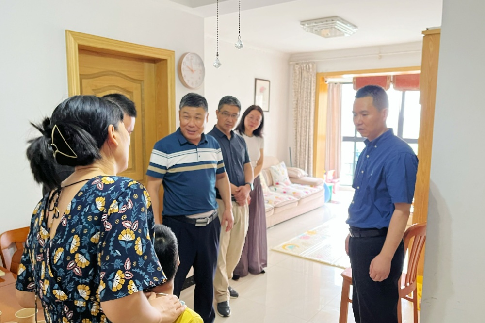 双节慰问，，，情暖人心！环球国际科技党支部走访慰问结对帮扶工具_2023_环球国际资讯_新闻资讯_环球国际