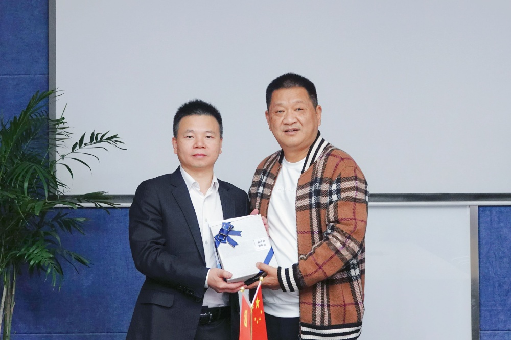 环球国际科技荣获海宁首批“新兴海工程”重点企业，，，张利忠董事长获评“重点企业家”_2023_环球国际资讯_新闻资讯_环球国际