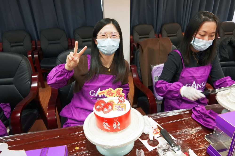 环球国际科技开展“青春熠熠，，，，，，焙享甜蜜”三八妇女节蛋糕制作运动_2024_环球国际资讯_新闻资讯_环球国际