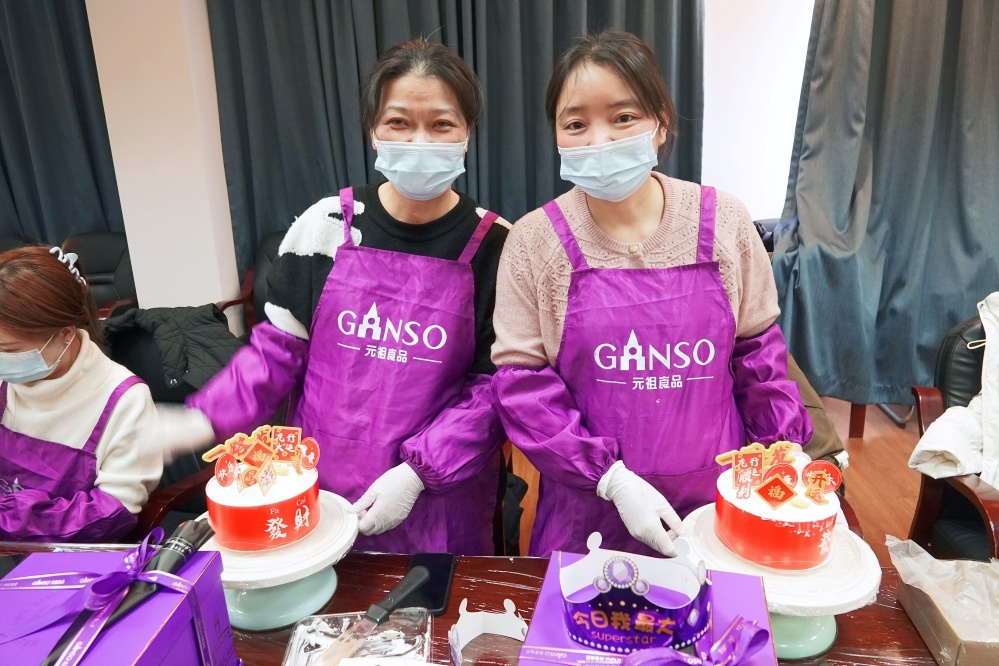 环球国际科技开展“青春熠熠，，，，，，焙享甜蜜”三八妇女节蛋糕制作运动_2024_环球国际资讯_新闻资讯_环球国际