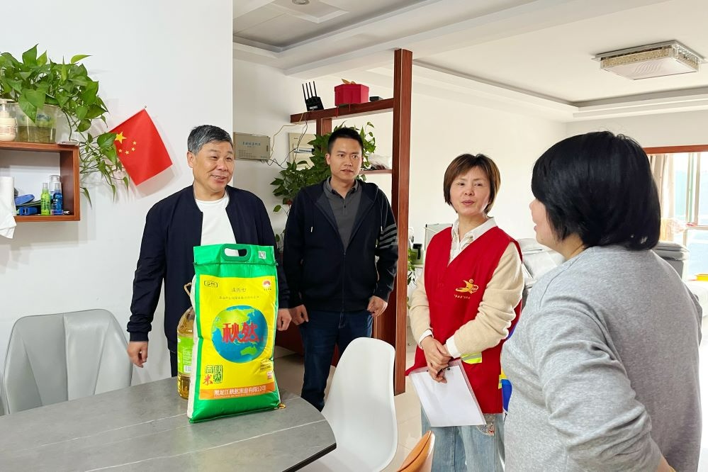 社企结对，，，情暖“五一”——环球国际科技党支部走访慰问结对帮扶工具_2024_环球国际资讯_新闻资讯_环球国际