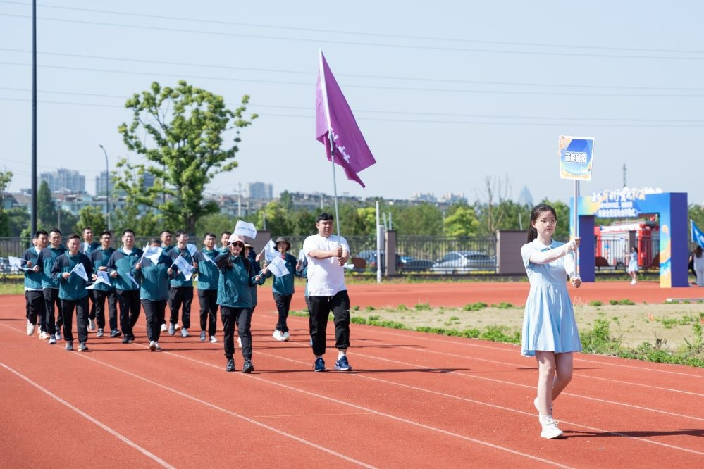 拔河三连冠，，，，，，田径整体亚军，，，，，，环球国际健儿闪灼运动赛场！！！。2024_环球国际资讯_新闻资讯_环球国际